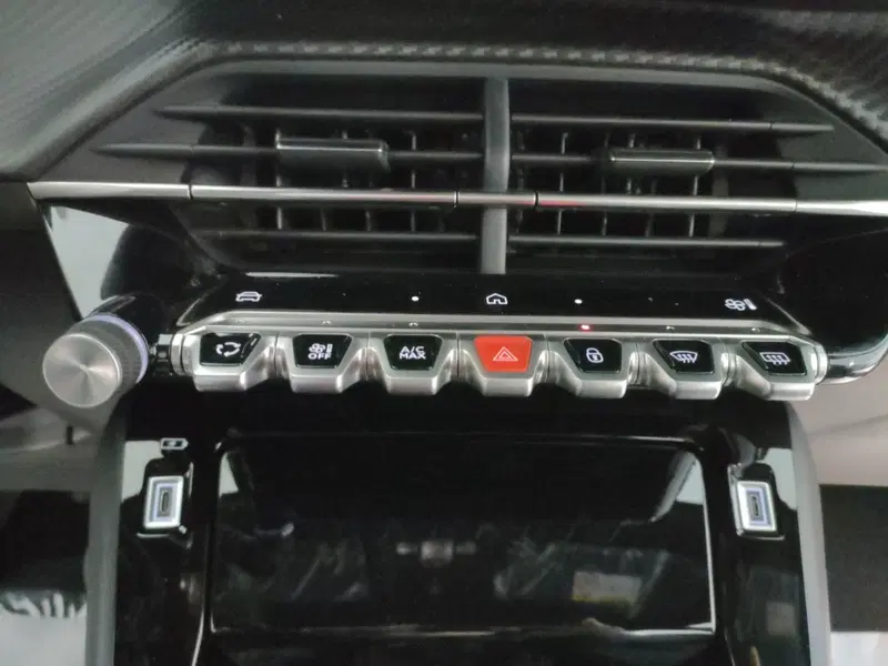 Peugeot 2008 nuova a L'Aquila (20)