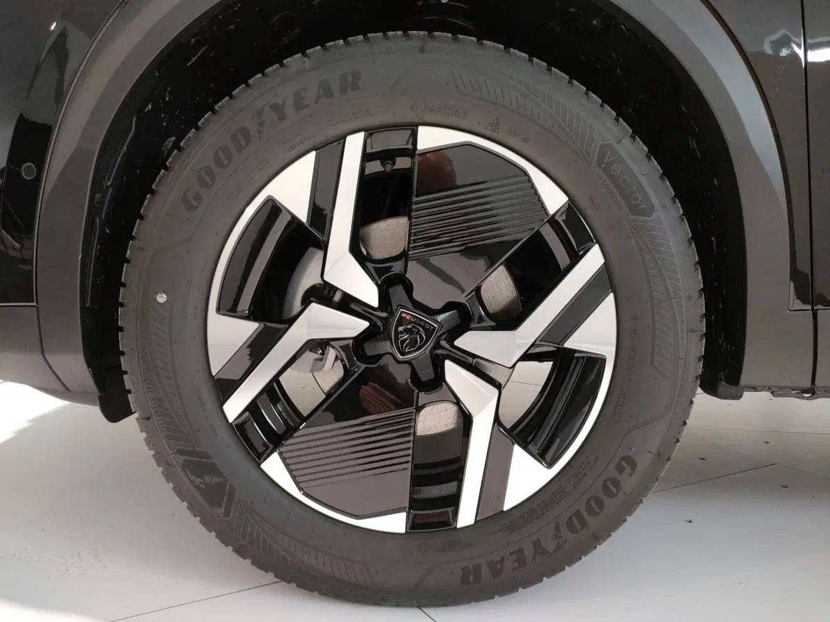 Peugeot 2008 nuova a L'Aquila (7)