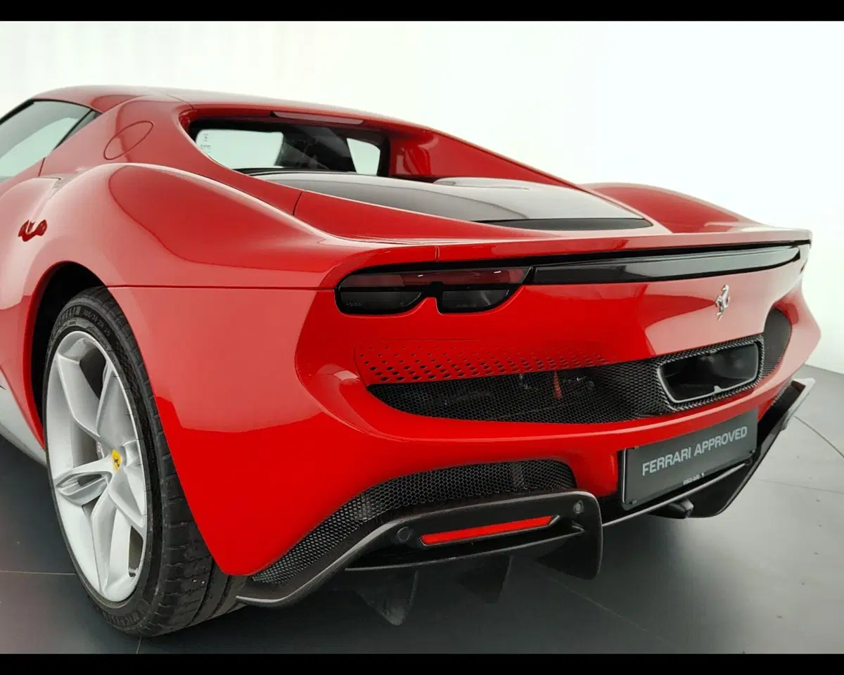 Ferrari 296 Coupé usata a Verona (14)