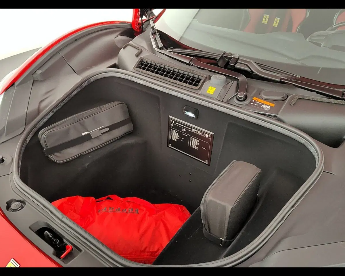 Ferrari 296 Coupé usata a Verona (18)