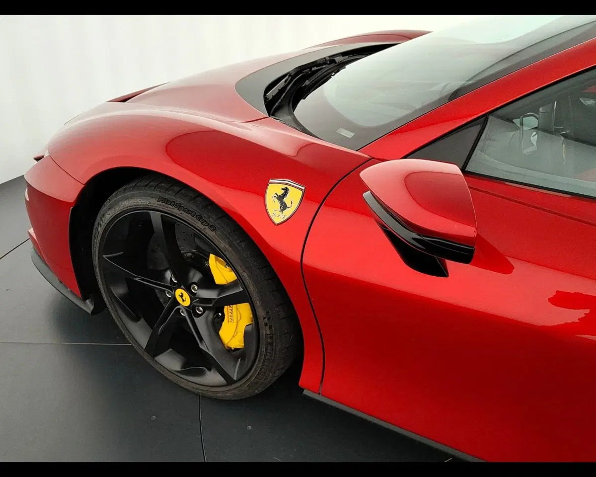 Ferrari SF90 Spider usata a Verona (11)