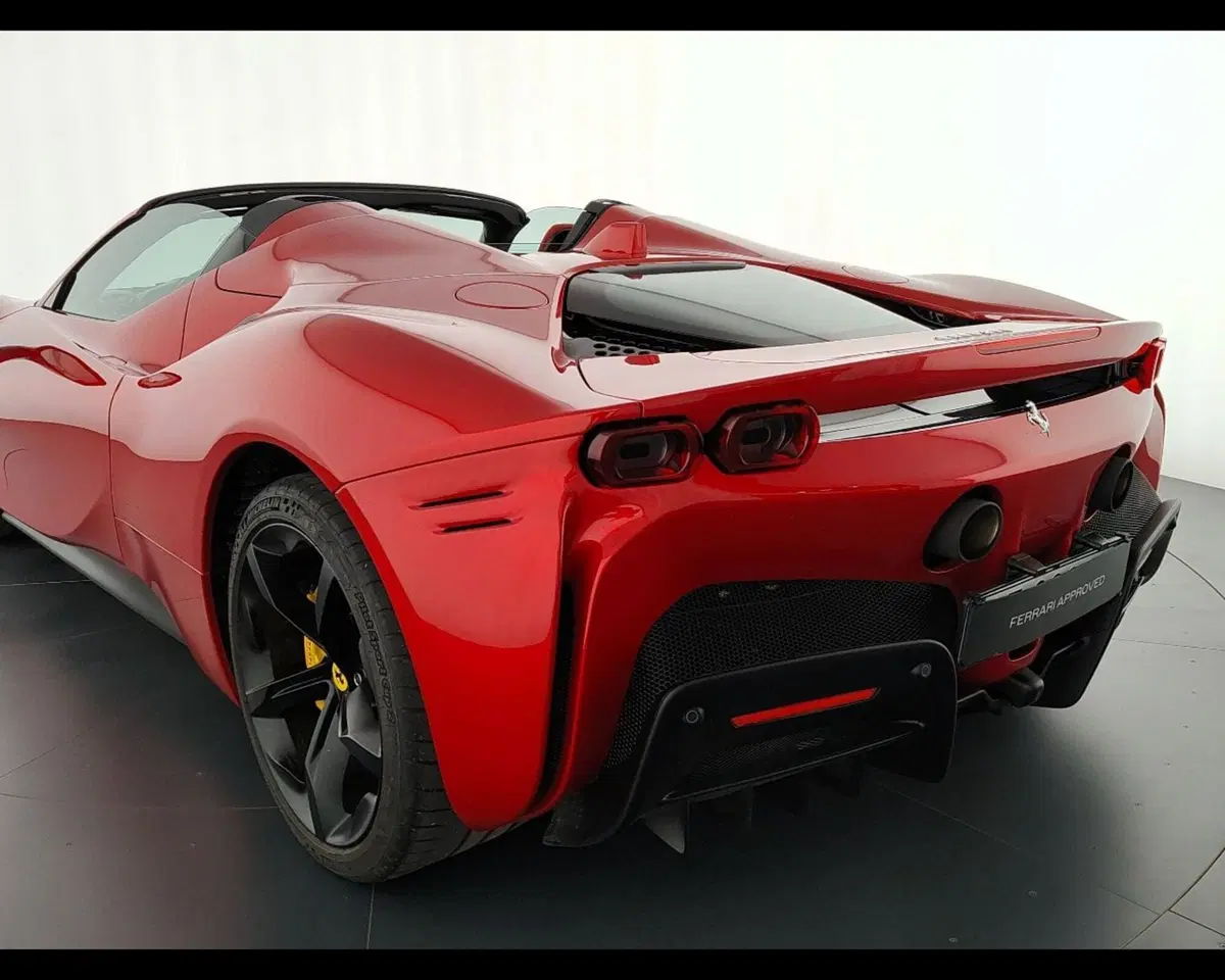 Ferrari SF90 Spider usata a Verona (13)