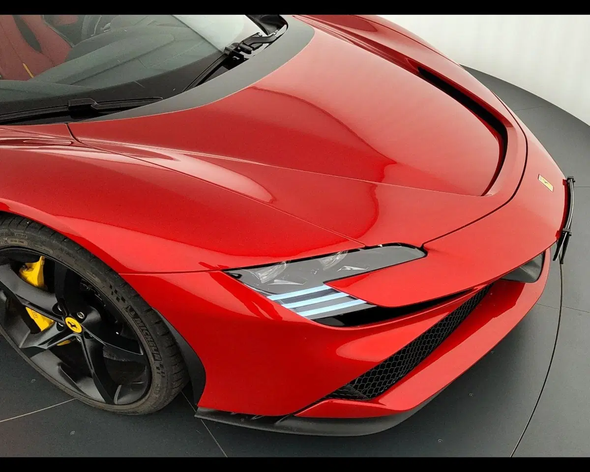 Ferrari SF90 Spider usata a Verona (15)