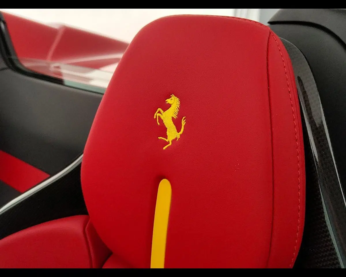 Ferrari SF90 Spider usata a Verona (20)