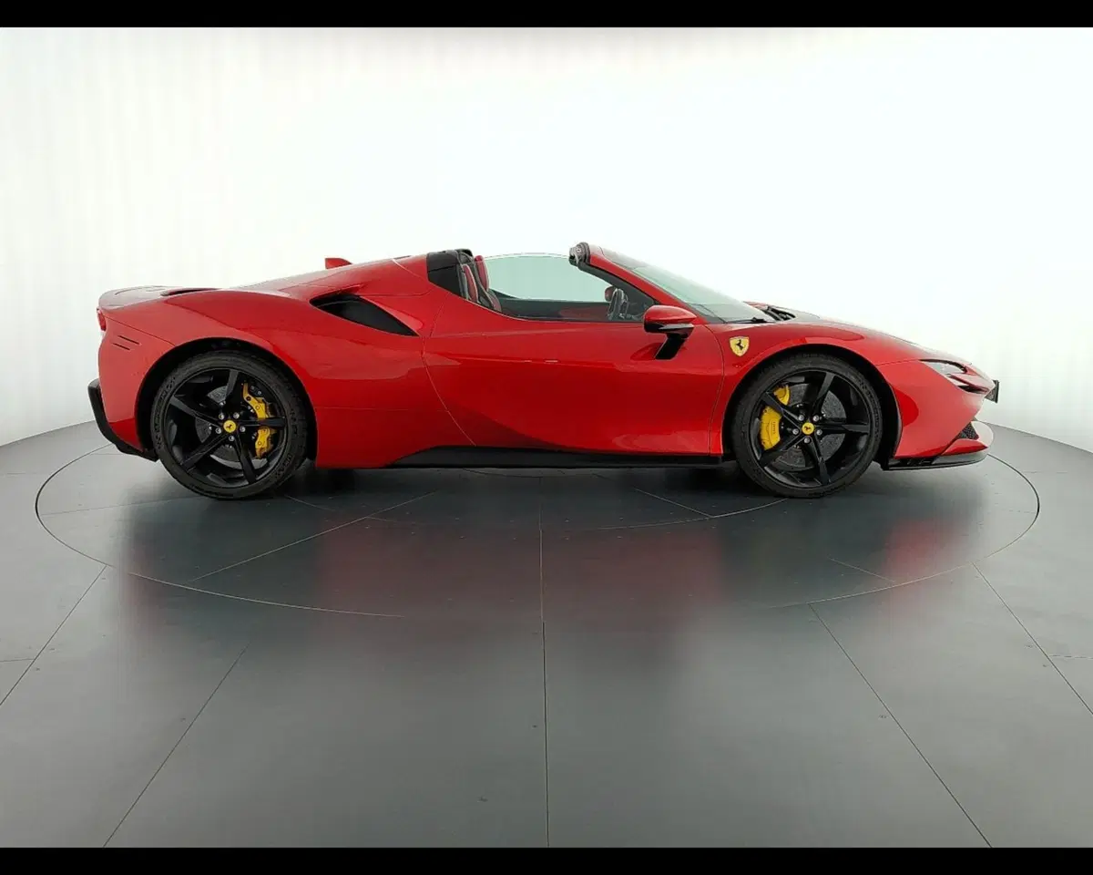 Ferrari SF90 Spider usata a Verona (8)