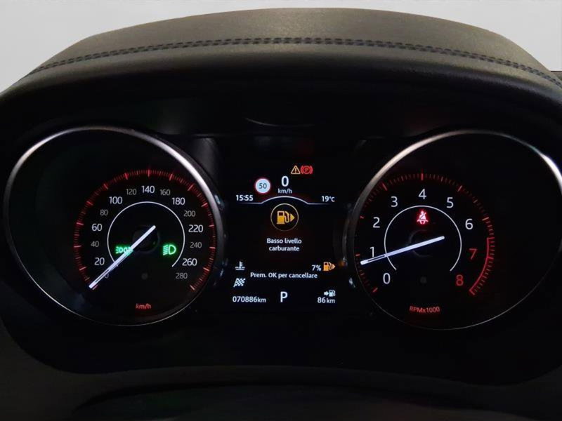 Jaguar E-Pace usata a Genova (13)