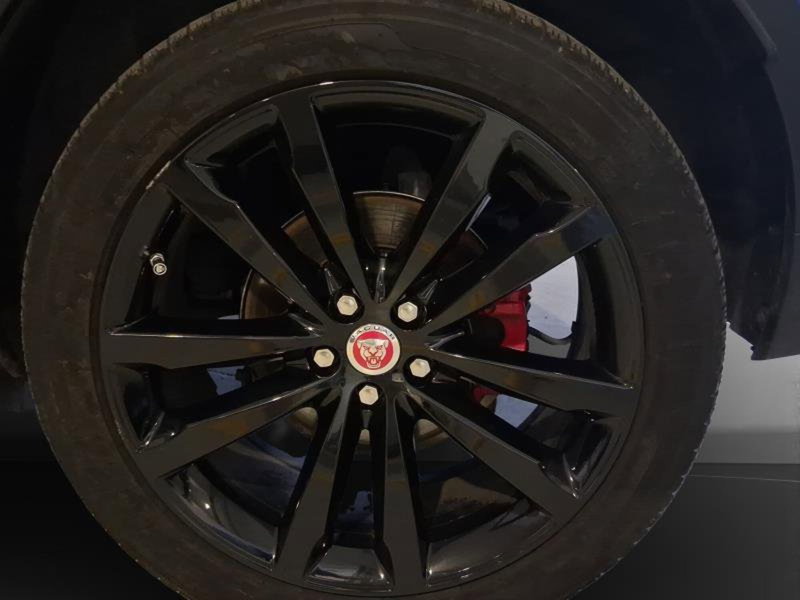 Jaguar E-Pace usata a Genova (18)