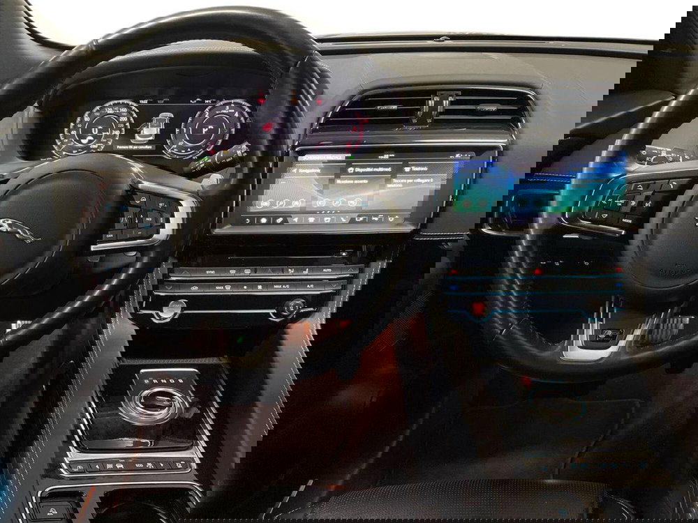 Jaguar F-Pace usata a Macerata (11)