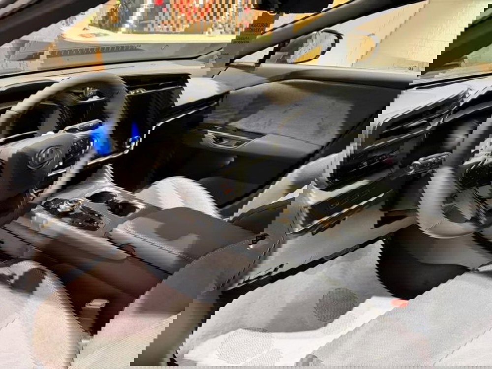 Lexus RZ nuova a Perugia (10)