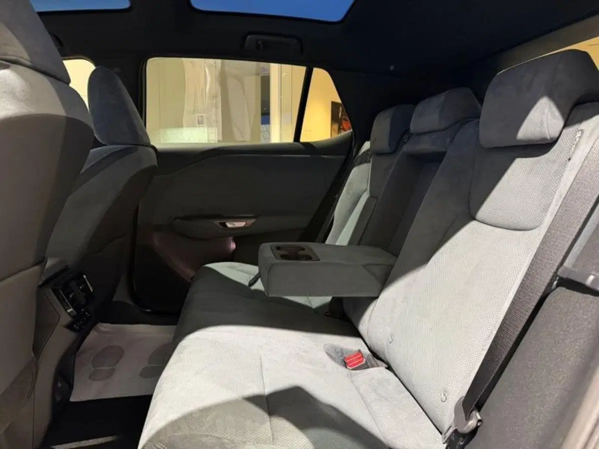 Lexus RZ nuova a Perugia (14)