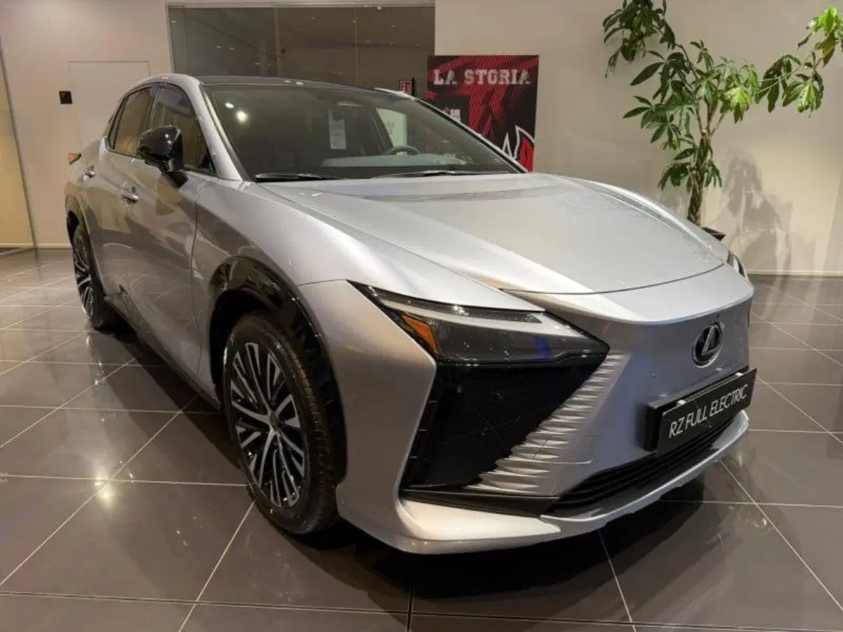 Lexus RZ nuova a Perugia (3)