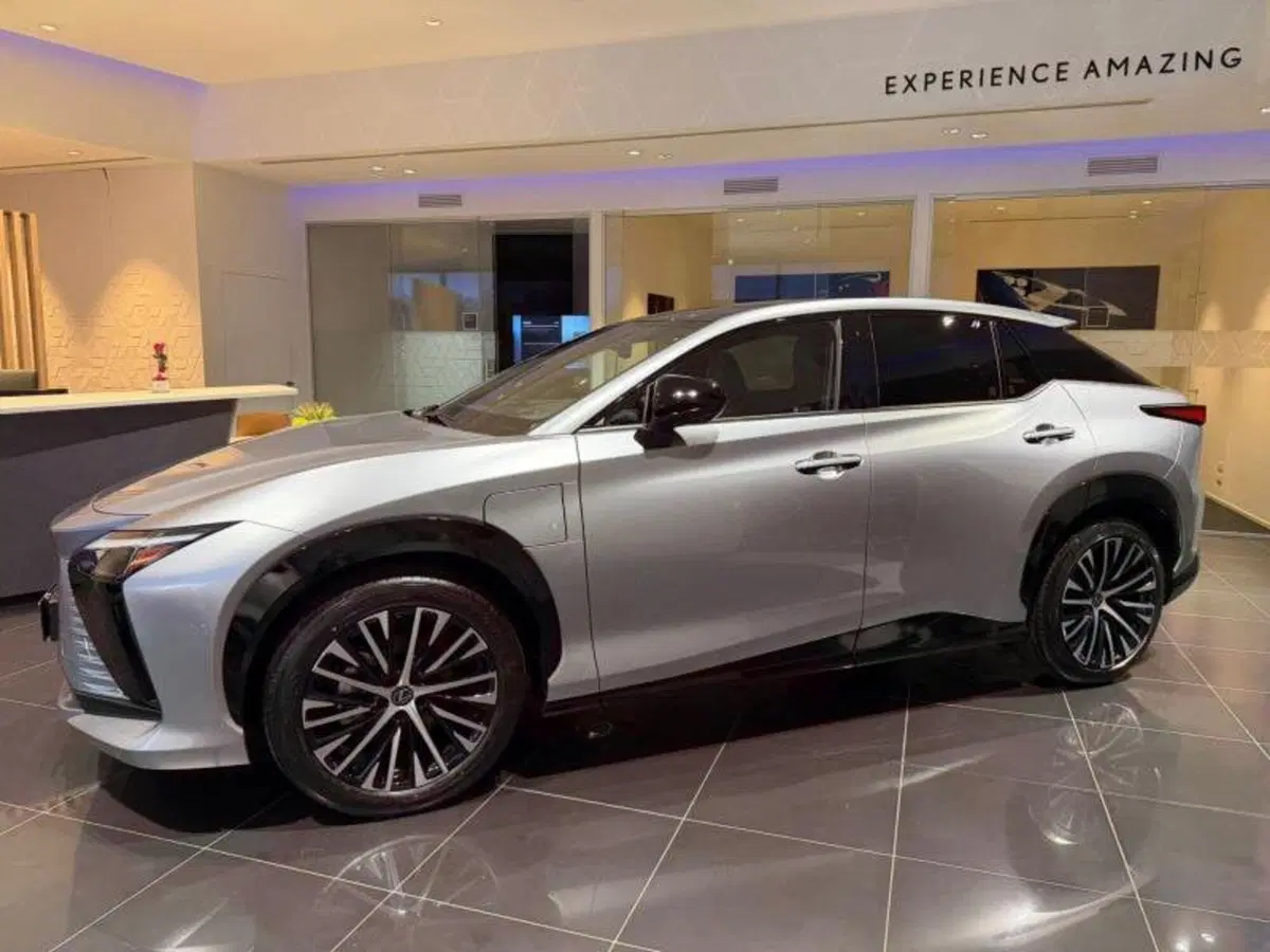 Lexus RZ nuova a Perugia (4)