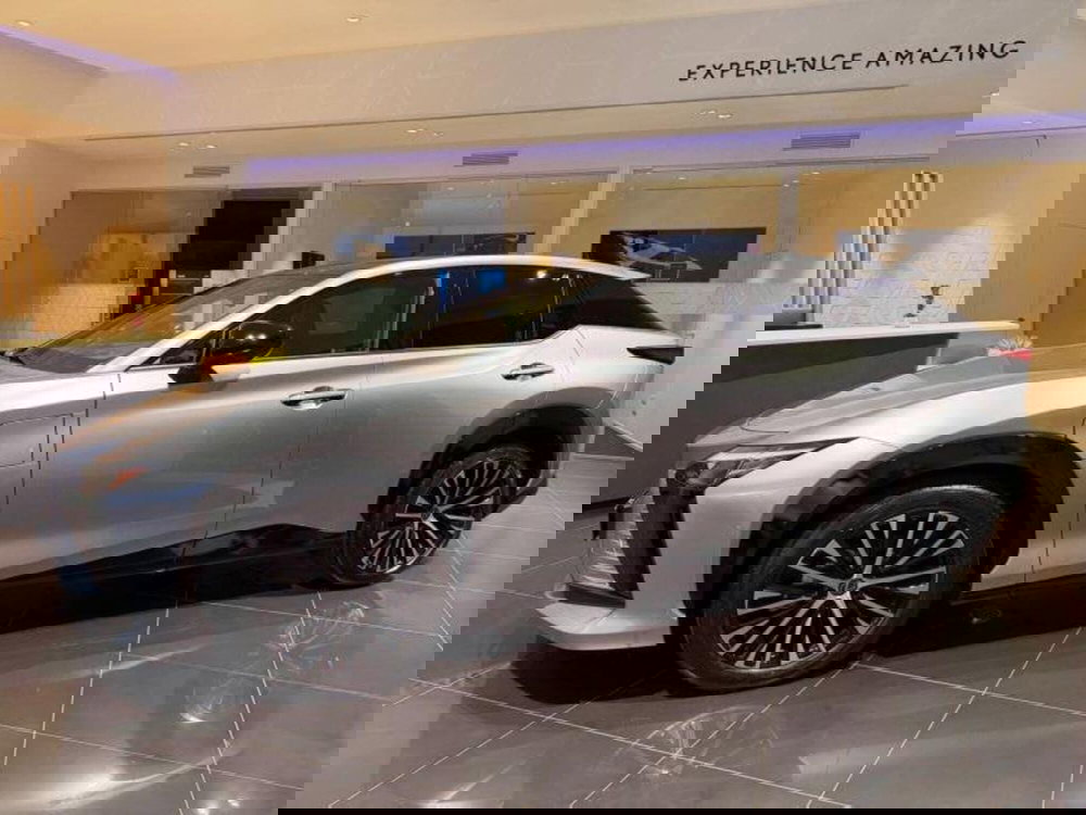 Lexus RZ nuova a Perugia (4)