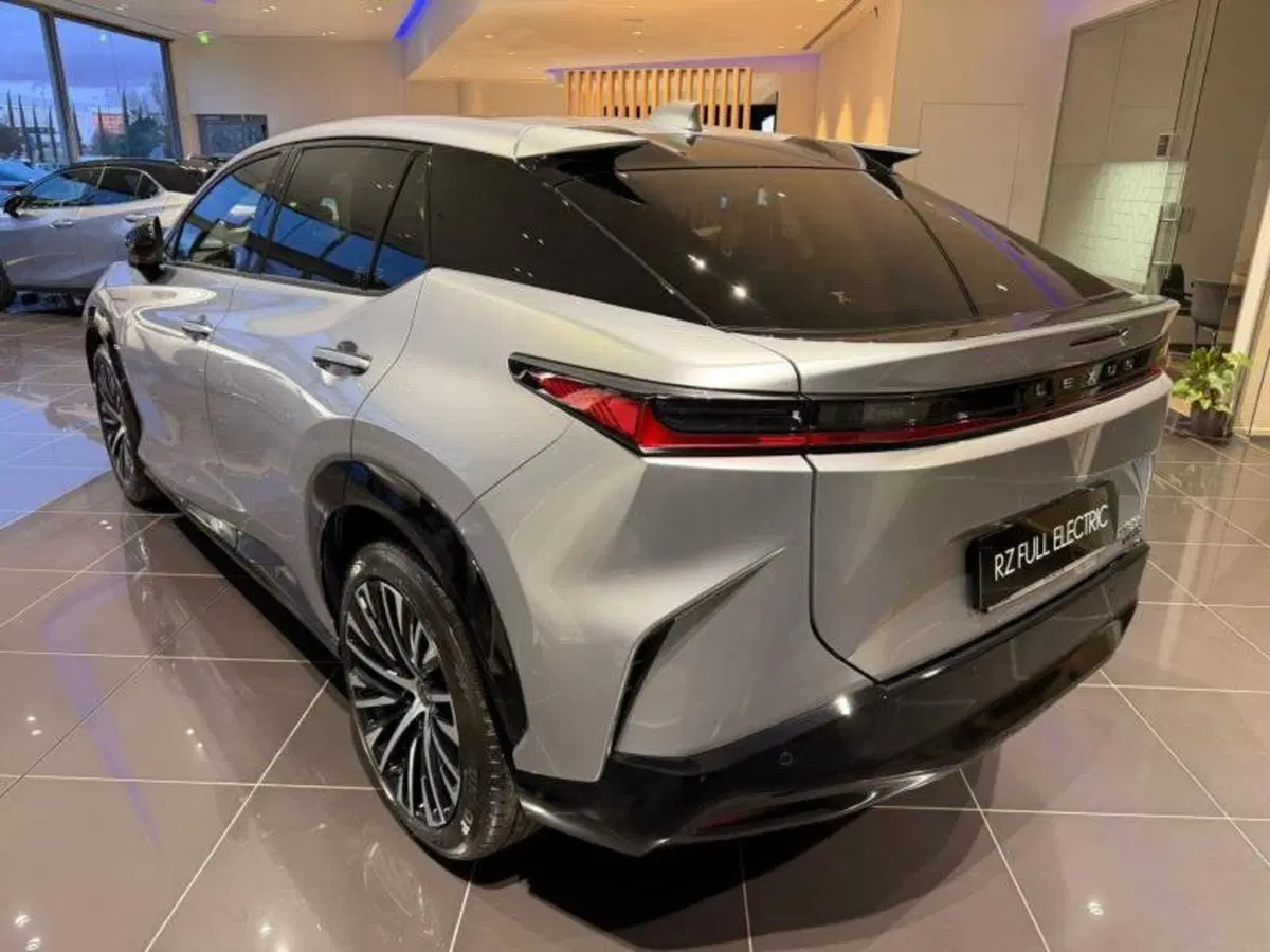 Lexus RZ nuova a Perugia (5)