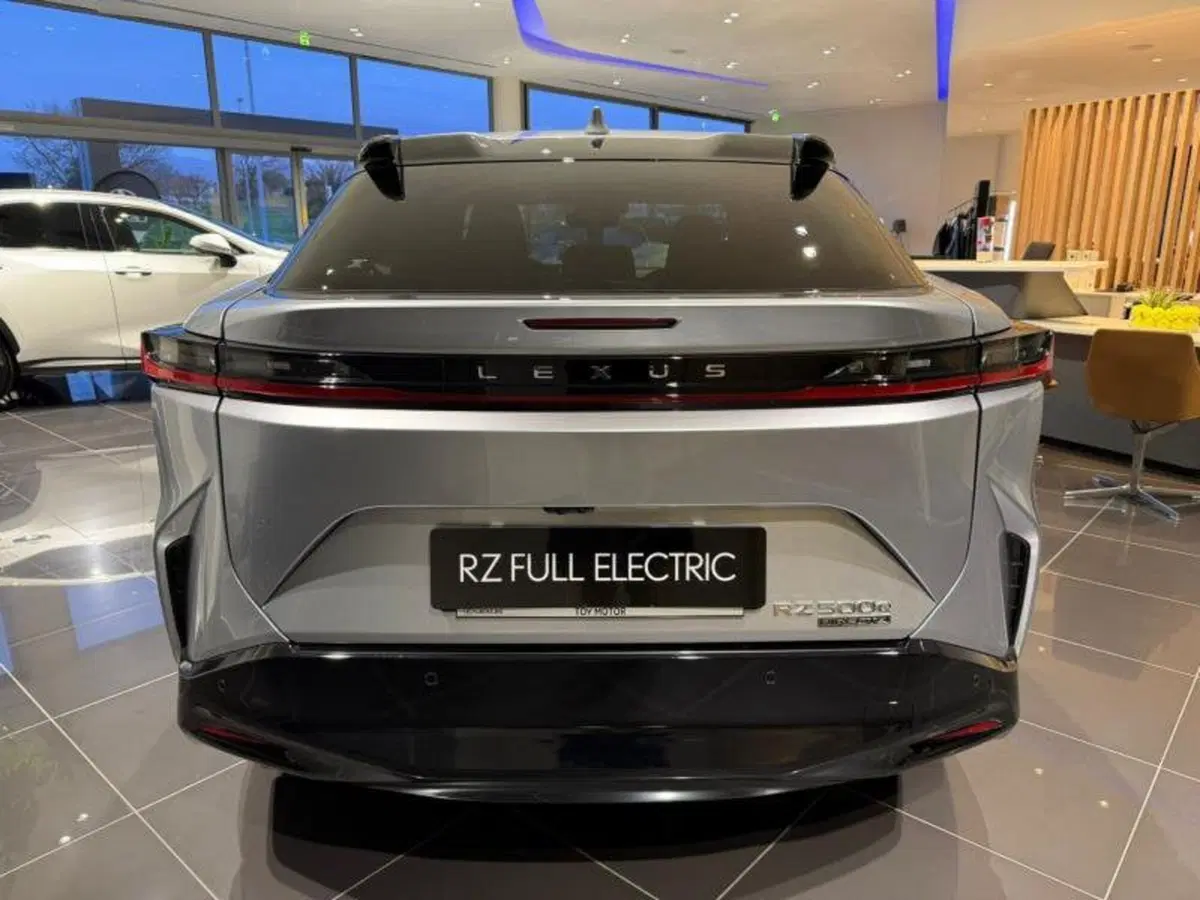 Lexus RZ nuova a Perugia (6)