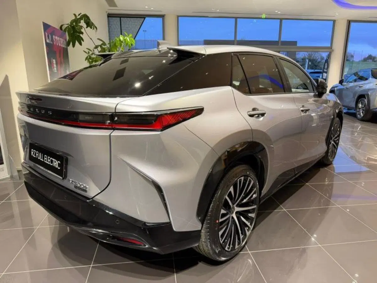 Lexus RZ nuova a Perugia (7)