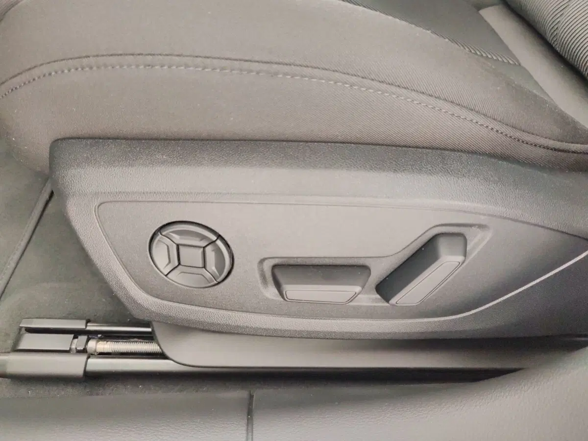Audi A6 Avant nuova a Massa-Carrara (10)