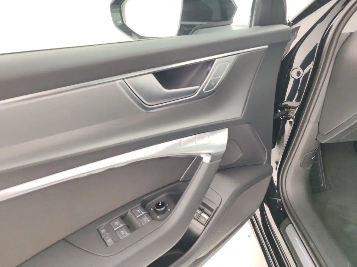 Audi A6 Avant nuova a Massa-Carrara (11)