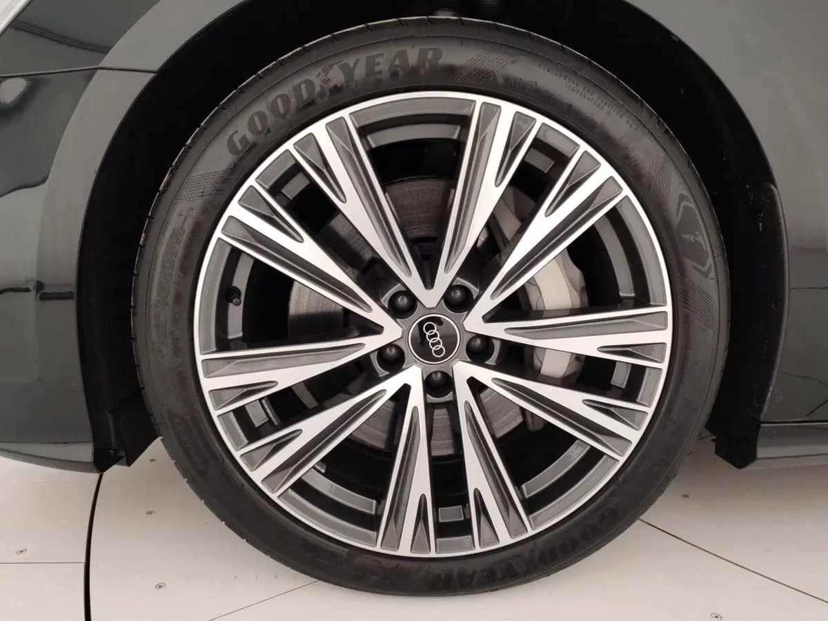 Audi A6 Avant nuova a Massa-Carrara (6)