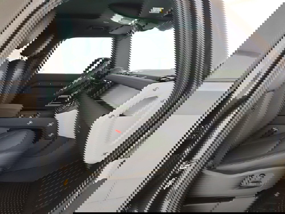 Land Rover Defender usata a Monza e Brianza (3)