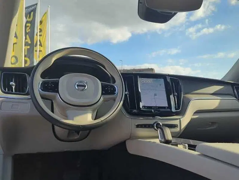 Volvo XC60 usata a Roma (9)