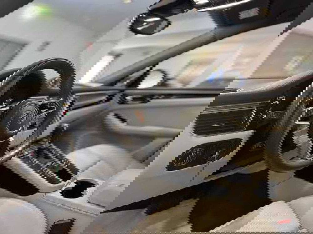 Porsche Macan usata a Genova (13)