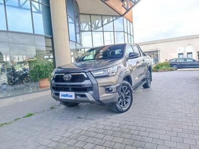 Toyota Hilux 2.8 D A/T 4WD porte Double Cab Invincible del 2022 usata a Castelfranco di Sotto