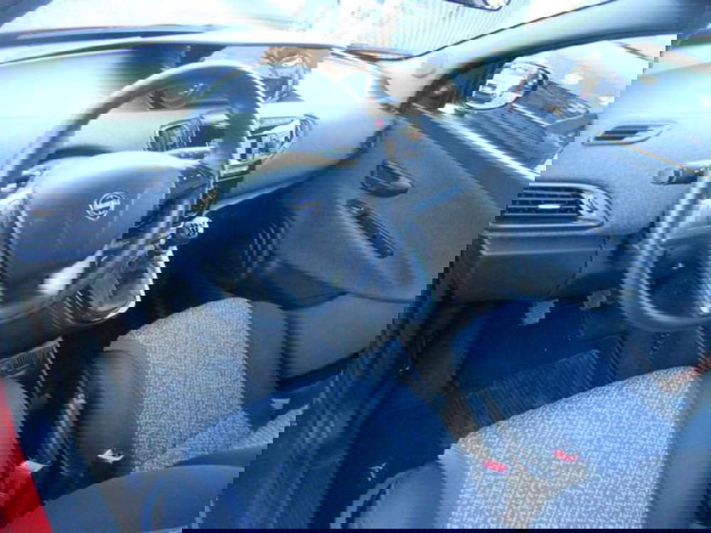 Lancia Ypsilon usata a Pisa (10)