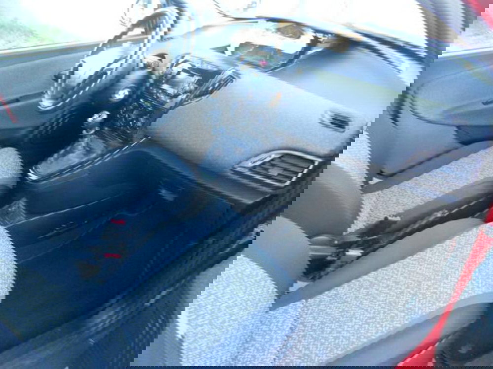 Lancia Ypsilon usata a Pisa (12)