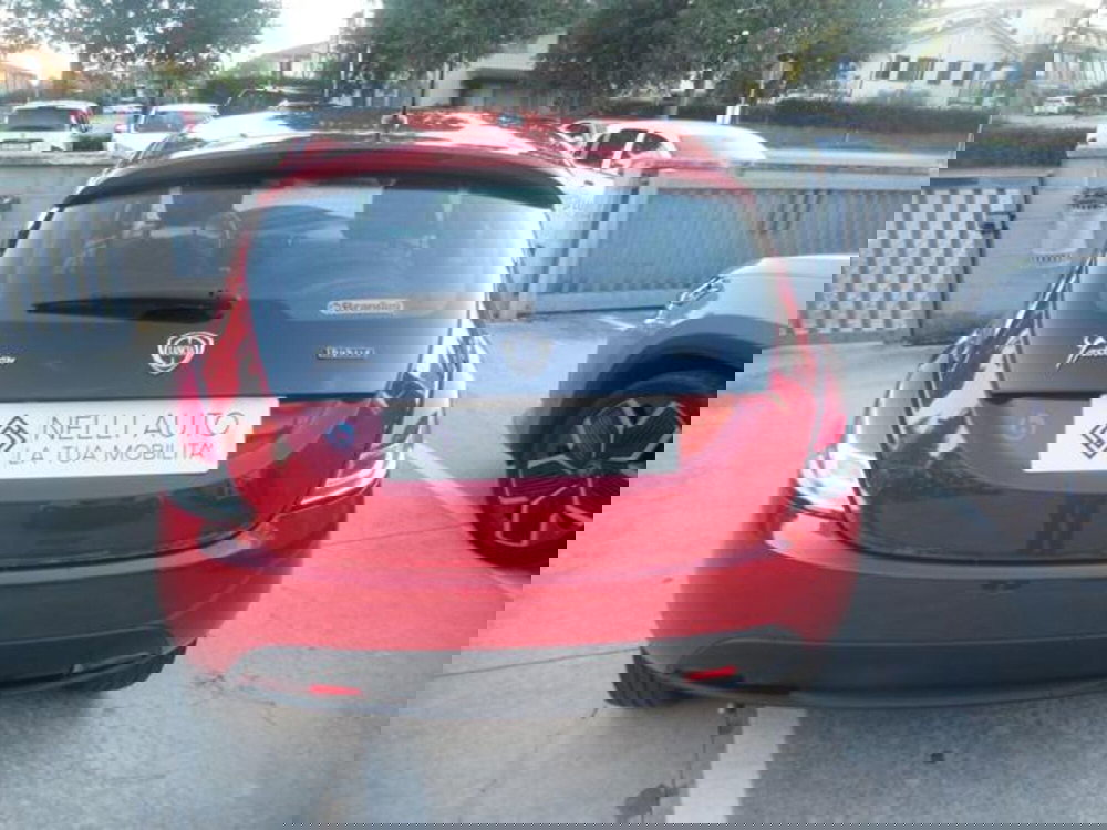 Lancia Ypsilon usata a Pisa (7)