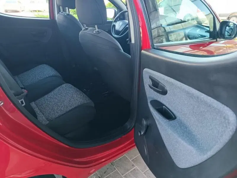 Lancia Ypsilon usata a Pisa (12)