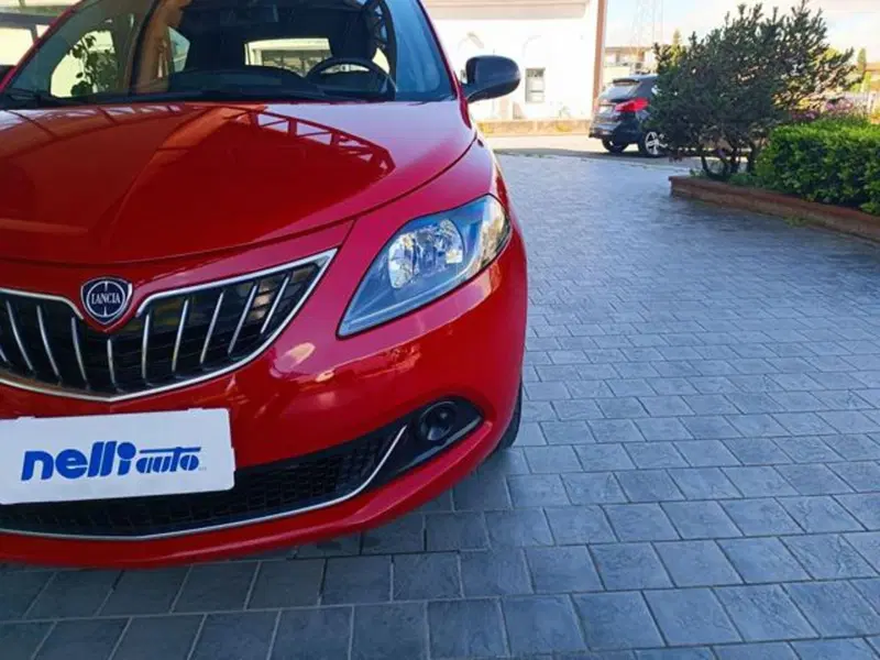 Lancia Ypsilon usata a Pisa (18)