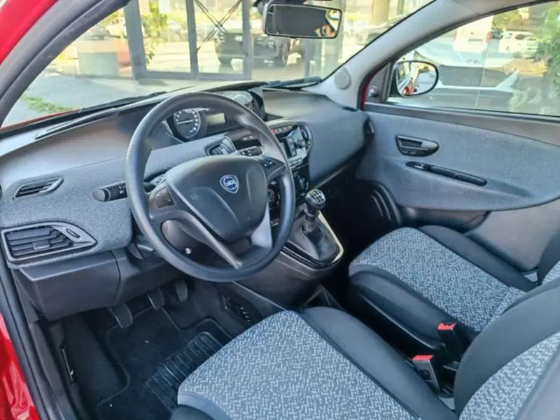 Lancia Ypsilon usata a Pisa (4)