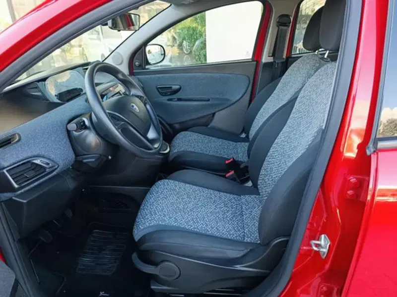 Lancia Ypsilon usata a Pisa (5)