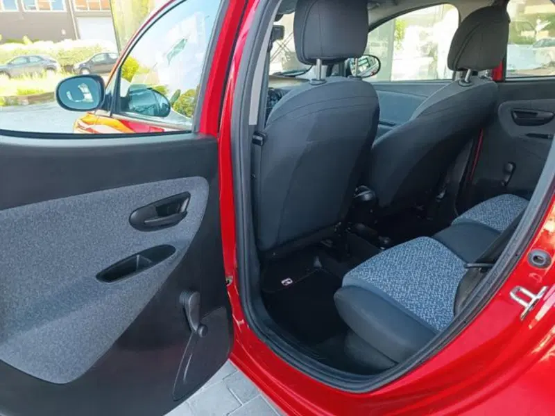 Lancia Ypsilon usata a Pisa (7)