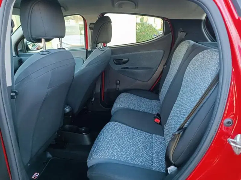 Lancia Ypsilon usata a Pisa (8)