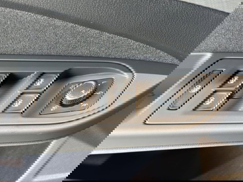 Volkswagen Golf nuova a Vicenza (11)