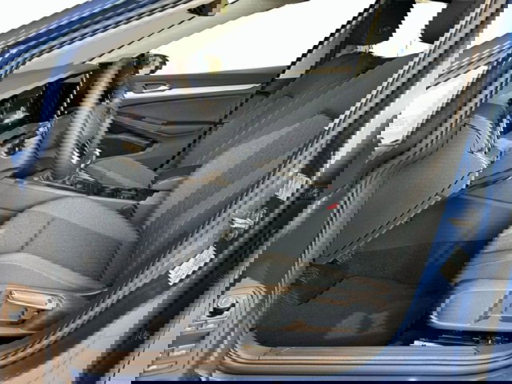 Volkswagen Golf nuova a Vicenza (7)