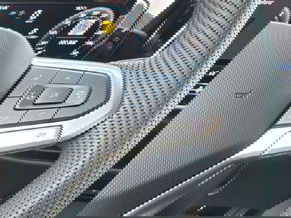 Volkswagen Golf Variant nuova a Vicenza (19)