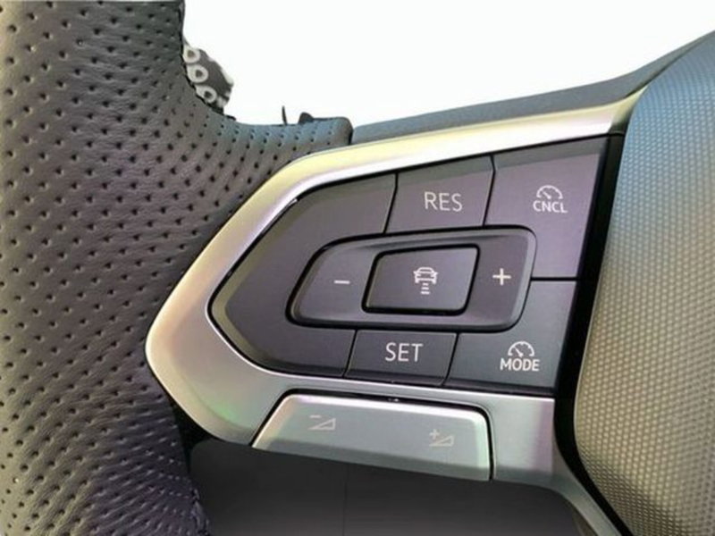Volkswagen Golf nuova a Vicenza (10)