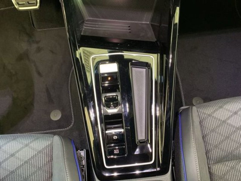 Volkswagen Golf nuova a Vicenza (17)