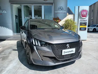 Peugeot 208 PureTech 100 Stop&amp;Start 5 porte GT del 2022 usata a Triggiano