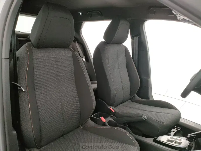 Peugeot 2008 nuova a Caserta (13)