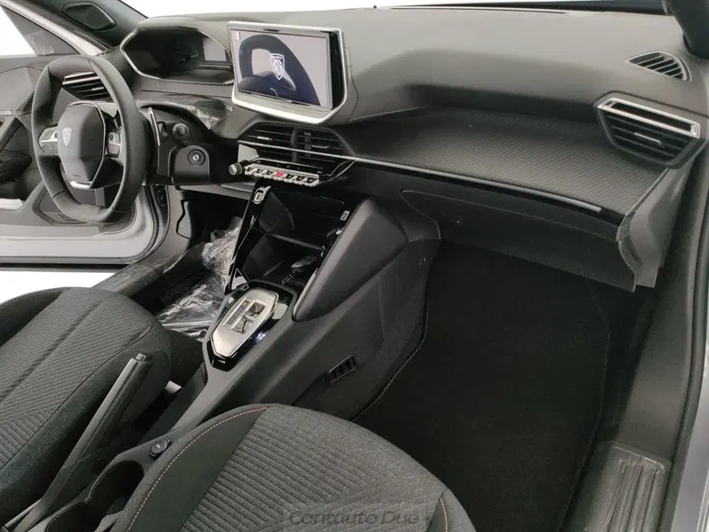 Peugeot 2008 nuova a Caserta (15)