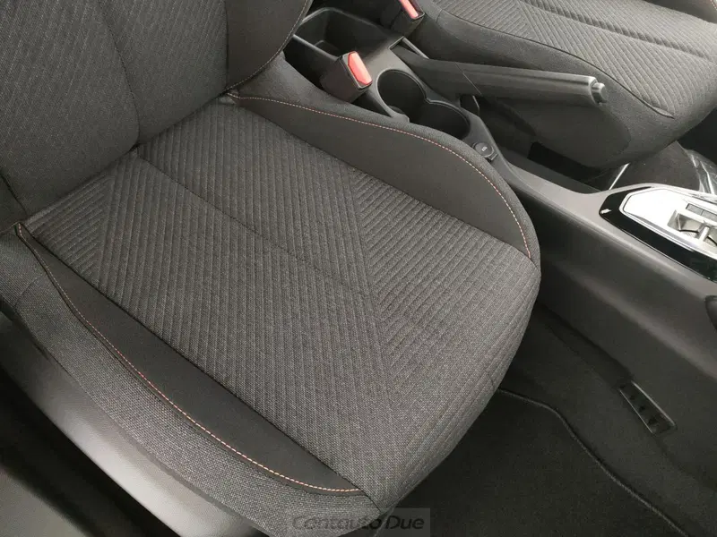 Peugeot 2008 nuova a Caserta (14)