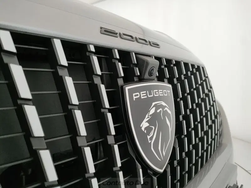Peugeot 2008 nuova a Caserta (10)