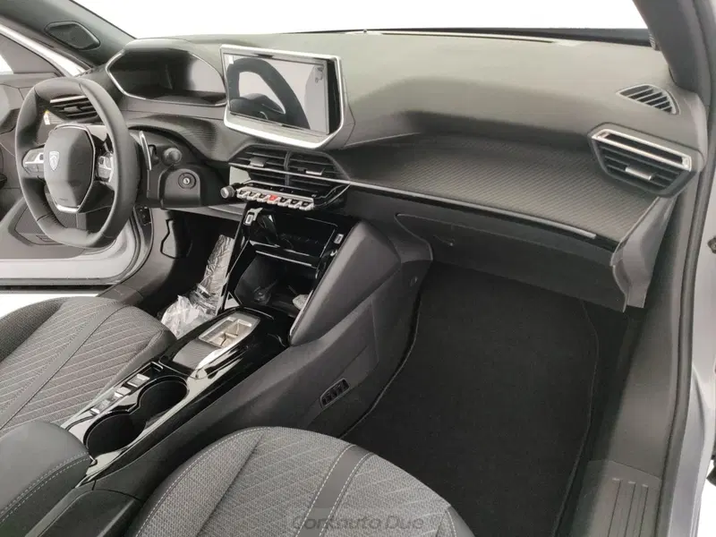 Peugeot 2008 nuova a Caserta (17)