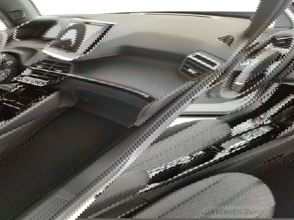 Peugeot 2008 nuova a Caserta (17)