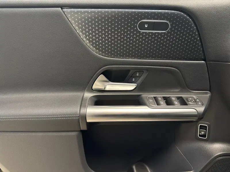 Mercedes-Benz Classe B nuova a Rimini (17)