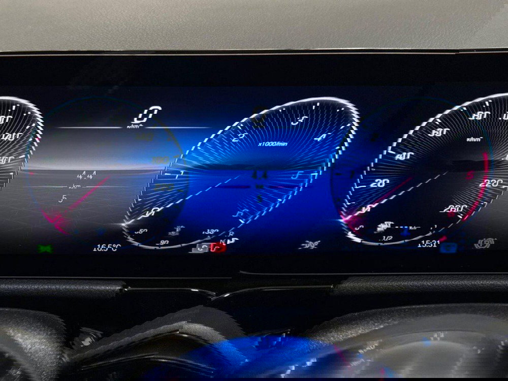 Mercedes-Benz Classe B nuova a Rimini (9)